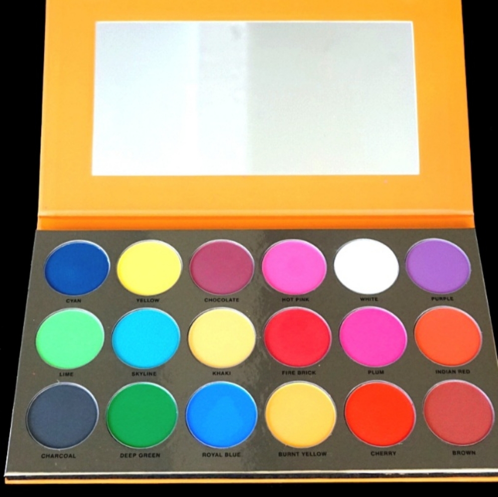 BLACK & WHITE COSMETICS SPLASH EYESHADOW PALETTE 18 SHADES